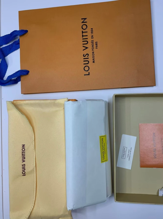 Louis Vuitton Monogram Brazza Continental Wallet